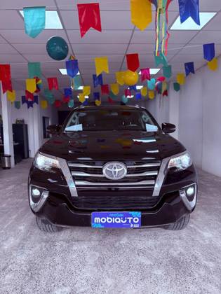 TOYOTA HILUX SW4 2.8 SRX 4X4 7 LUGARES 16V TURBO INTERCOOLER DIESEL 4P AUTOMÁTICO